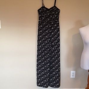 Xhilaration Black & White Floral Jumper Size S